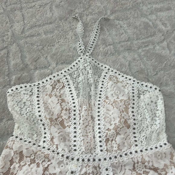 L’atiste gorgeous lace dress!!! Size M😍😍 - Picture 3 of 4